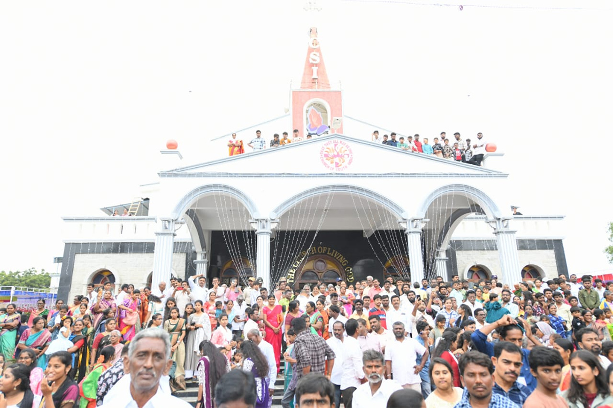 YS Jagan Christmas Celebration With YS Vijayamma at CSI Church Pulivendula21