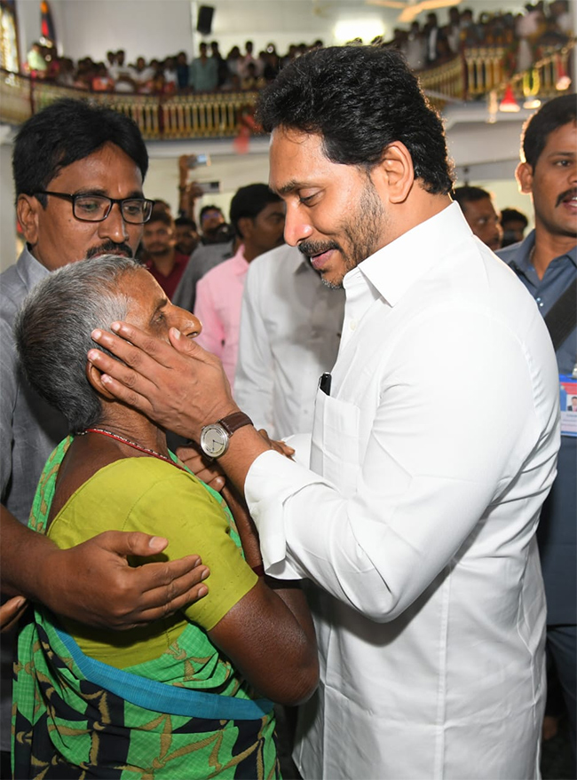 YS Jagan Christmas Celebration With YS Vijayamma at CSI Church Pulivendula23