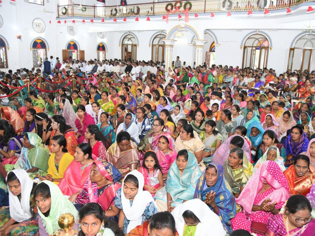 YS Jagan Christmas Celebration With YS Vijayamma at CSI Church Pulivendula24