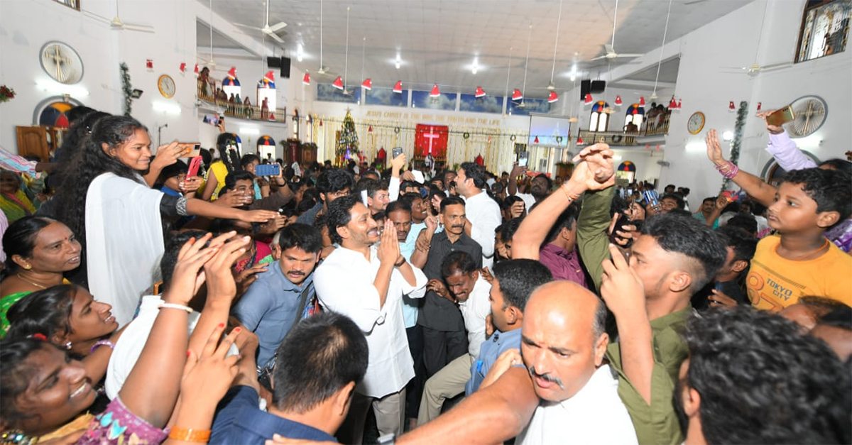 YS Jagan Christmas Celebration With YS Vijayamma at CSI Church Pulivendula27