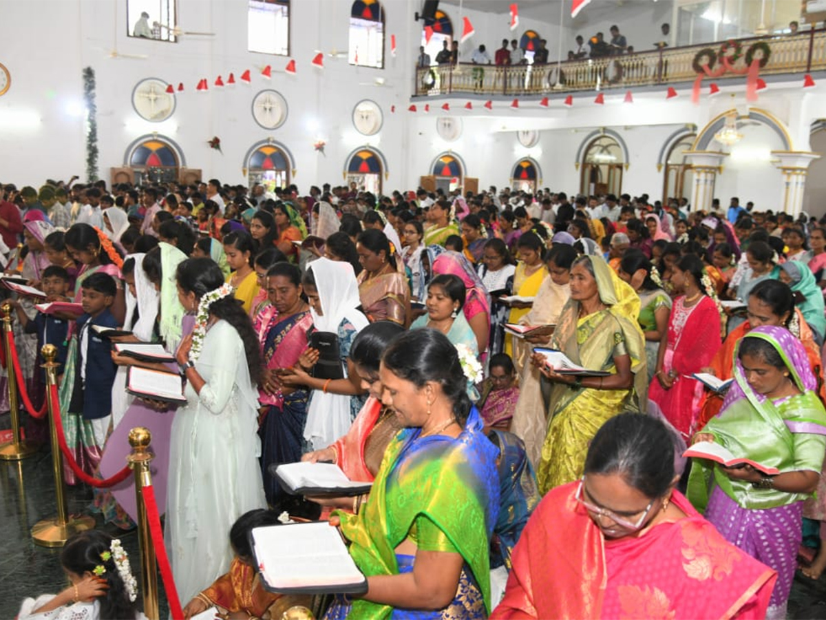 YS Jagan Christmas Celebration With YS Vijayamma at CSI Church Pulivendula31