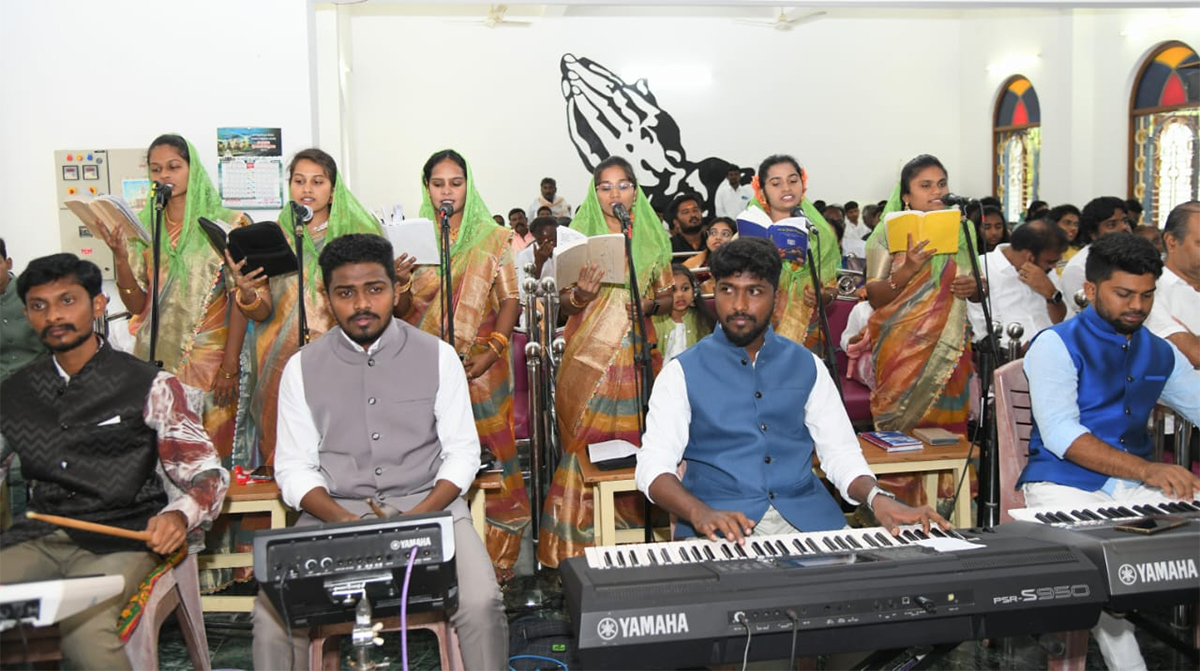 YS Jagan Christmas Celebration With YS Vijayamma at CSI Church Pulivendula32