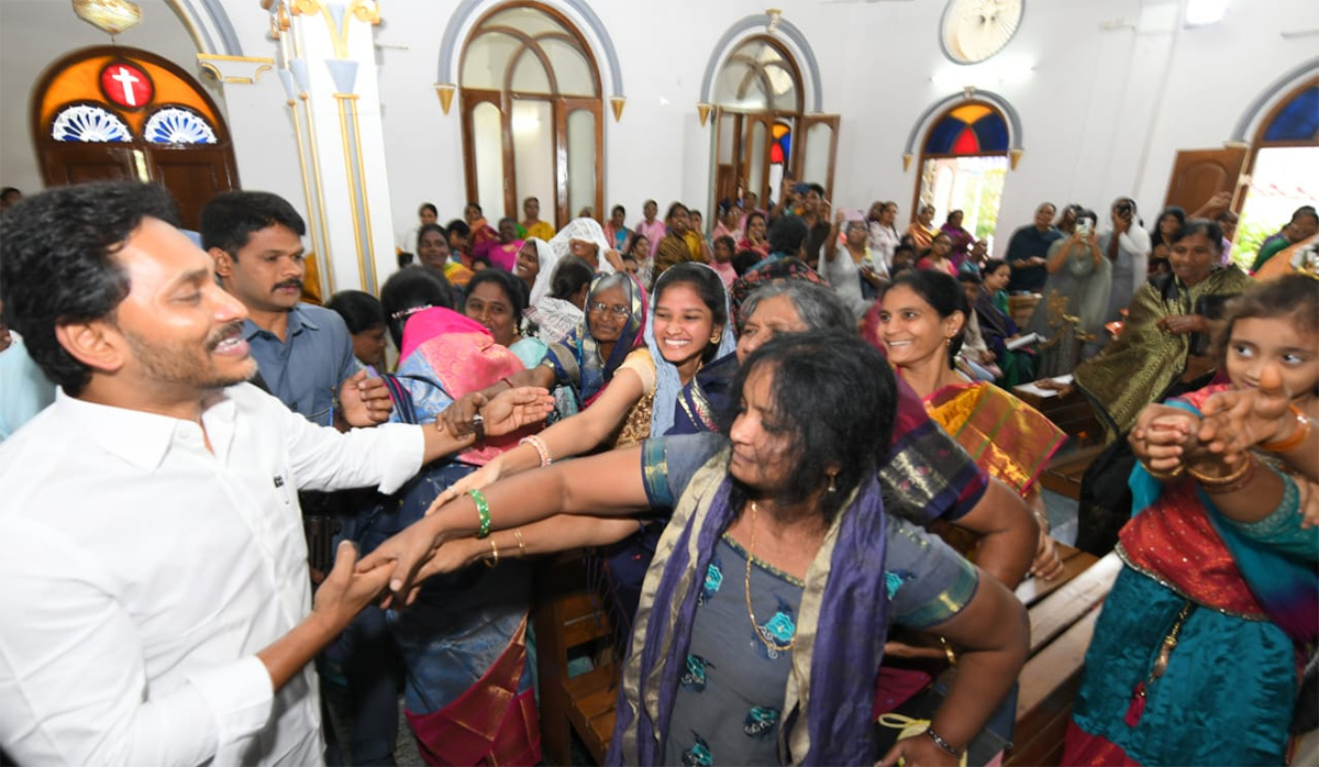 YS Jagan Christmas Celebration With YS Vijayamma at CSI Church Pulivendula34