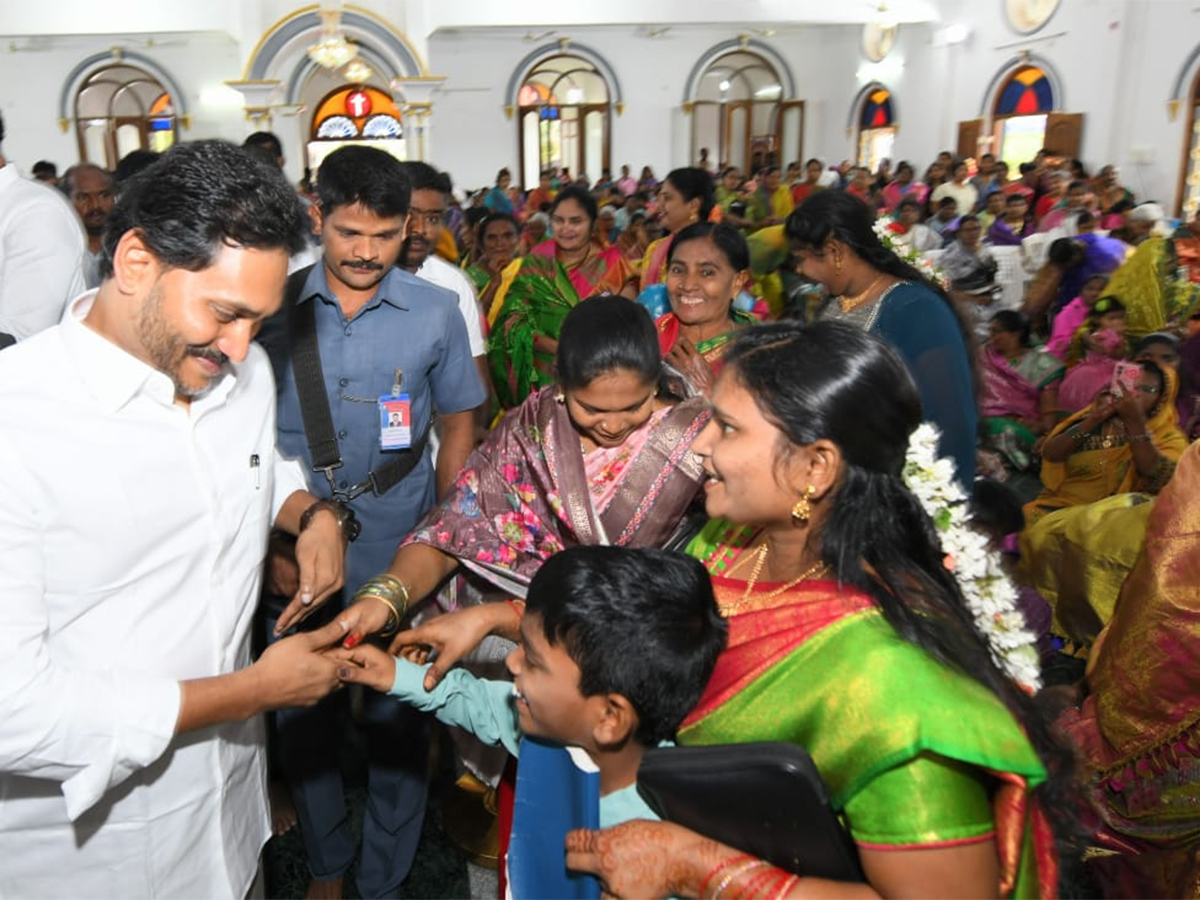 YS Jagan Christmas Celebration With YS Vijayamma at CSI Church Pulivendula35