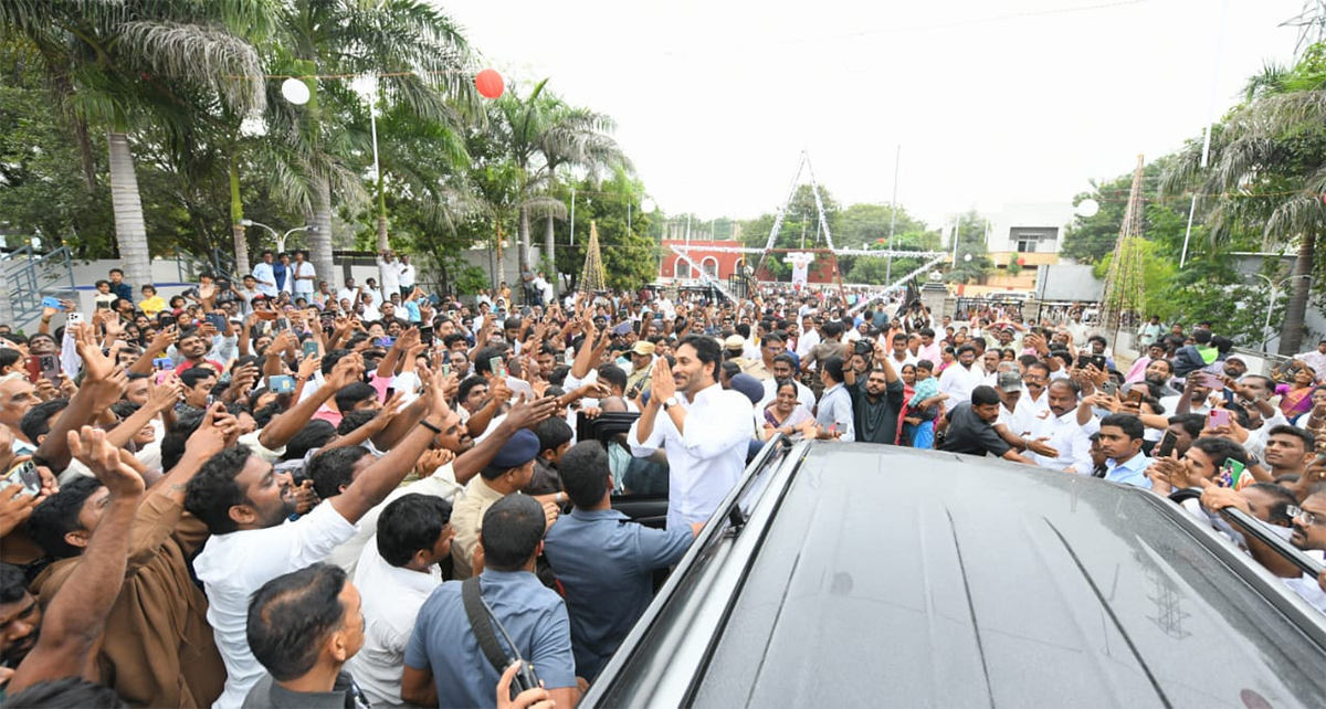 YS Jagan Christmas Celebration With YS Vijayamma at CSI Church Pulivendula38