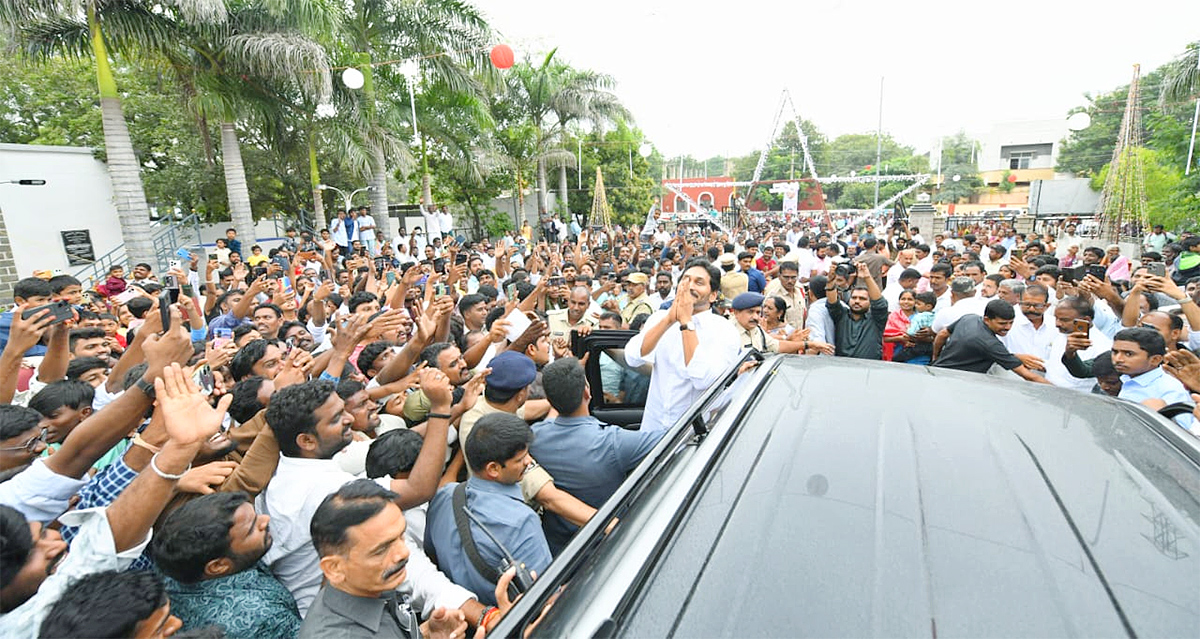 YS Jagan Christmas Celebration With YS Vijayamma at CSI Church Pulivendula39