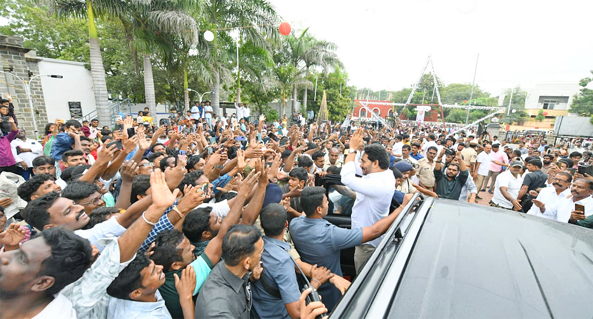 YS Jagan Christmas Celebration With YS Vijayamma at CSI Church Pulivendula40