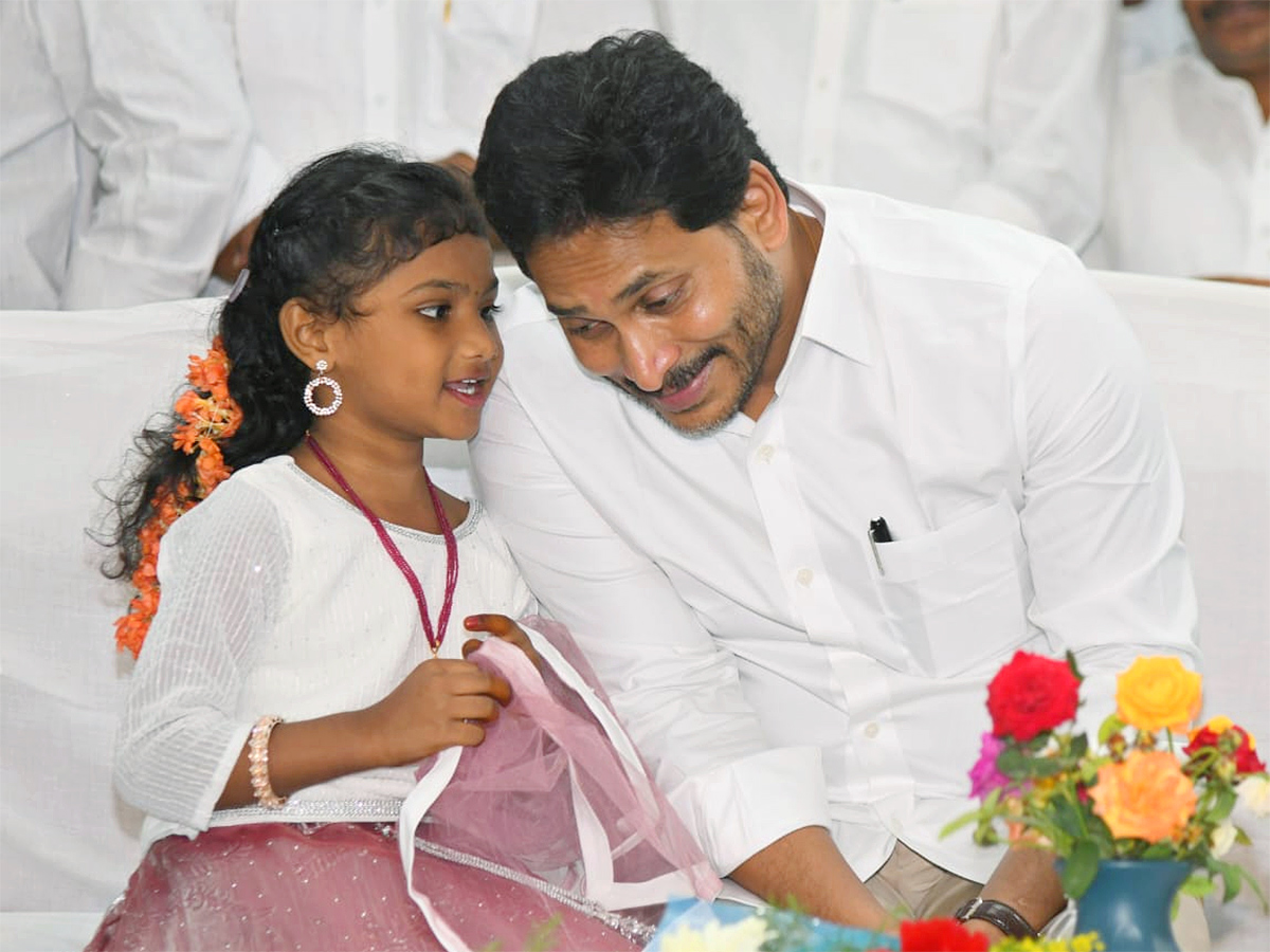 YS Jagan Christmas Celebration With YS Vijayamma at CSI Church Pulivendula7