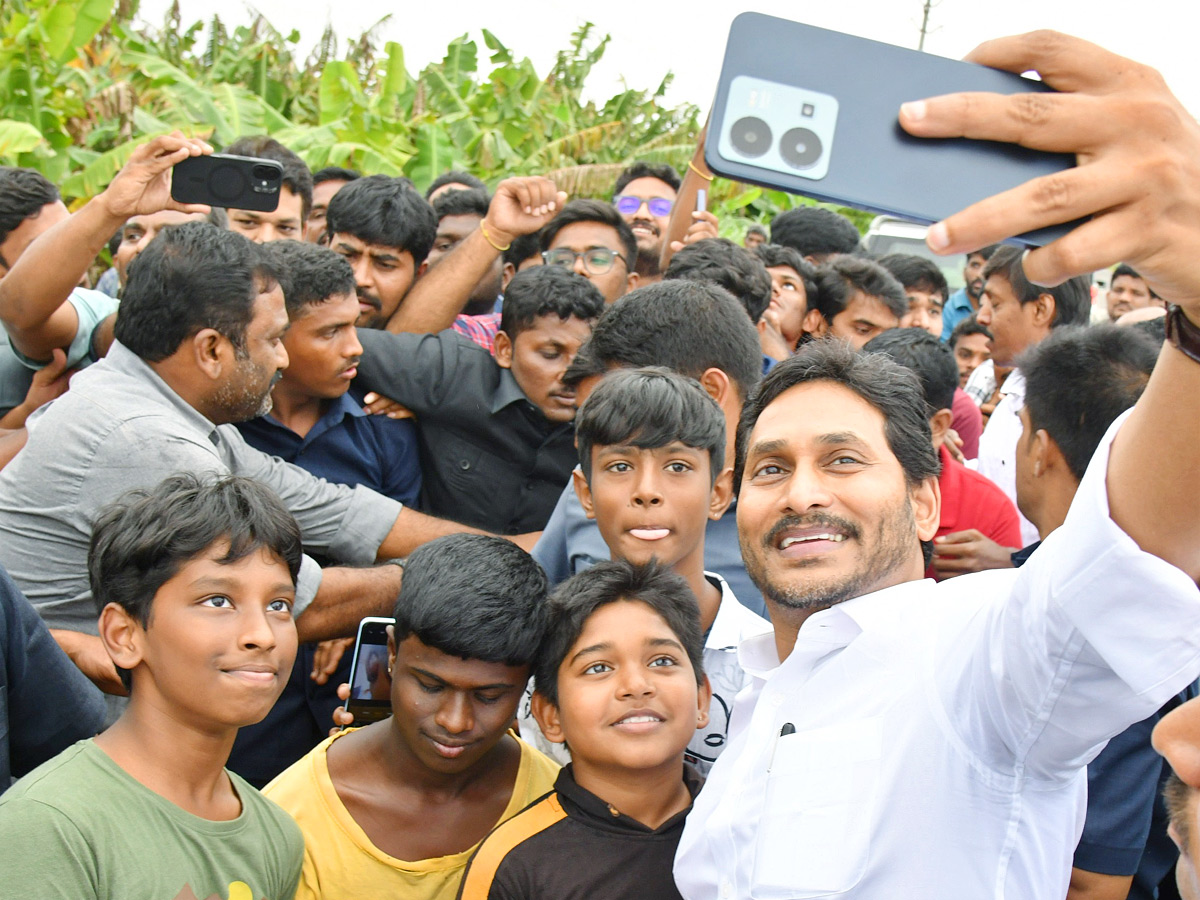 YS jagan mohan reddy Kadapa Tour Second Day Highlights Photos 21