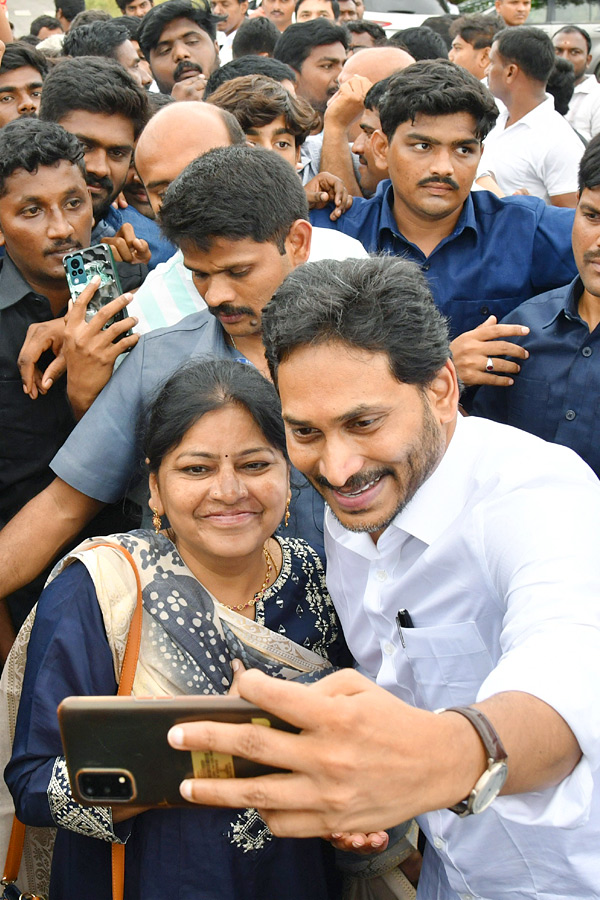 YS jagan mohan reddy Kadapa Tour Second Day Highlights Photos 22