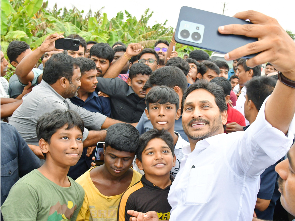 YS jagan mohan reddy Kadapa Tour Second Day Highlights Photos 23