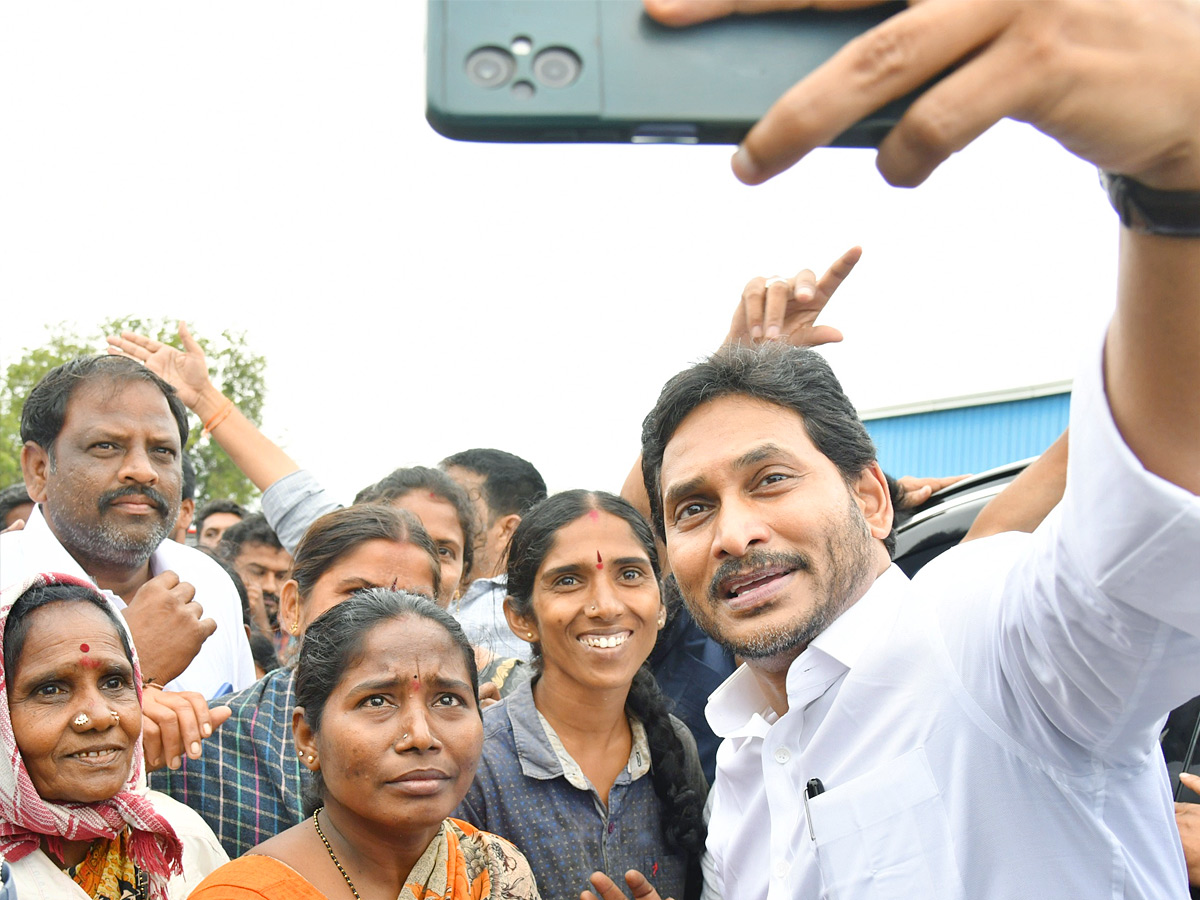 YS jagan mohan reddy Kadapa Tour Second Day Highlights Photos 25