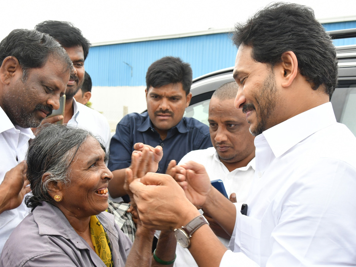 YS jagan mohan reddy Kadapa Tour Second Day Highlights Photos 27