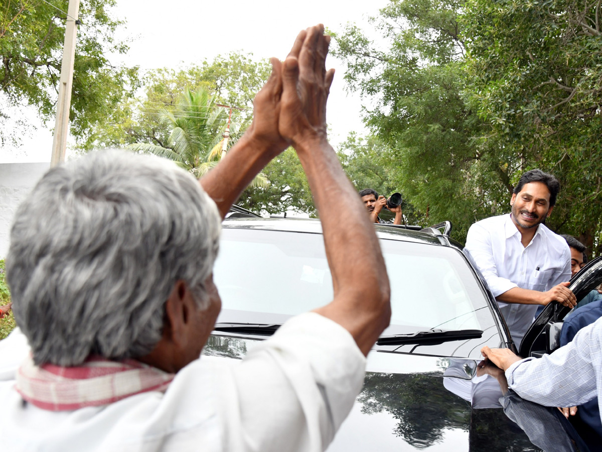 YS jagan mohan reddy Kadapa Tour Second Day Highlights Photos 28