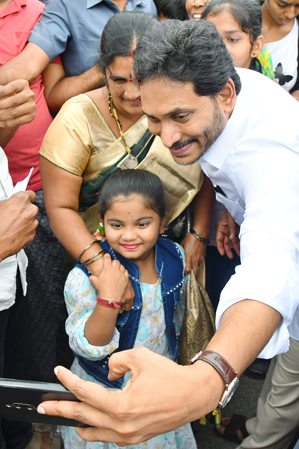 YS jagan mohan reddy Kadapa Tour Second Day Highlights Photos 13