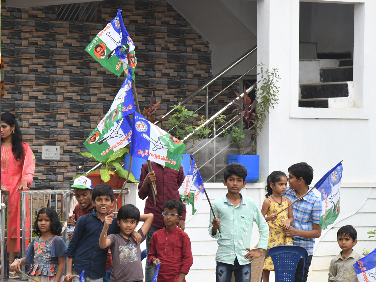 YS jagan mohan reddy Kadapa Tour Second Day Highlights Photos 33