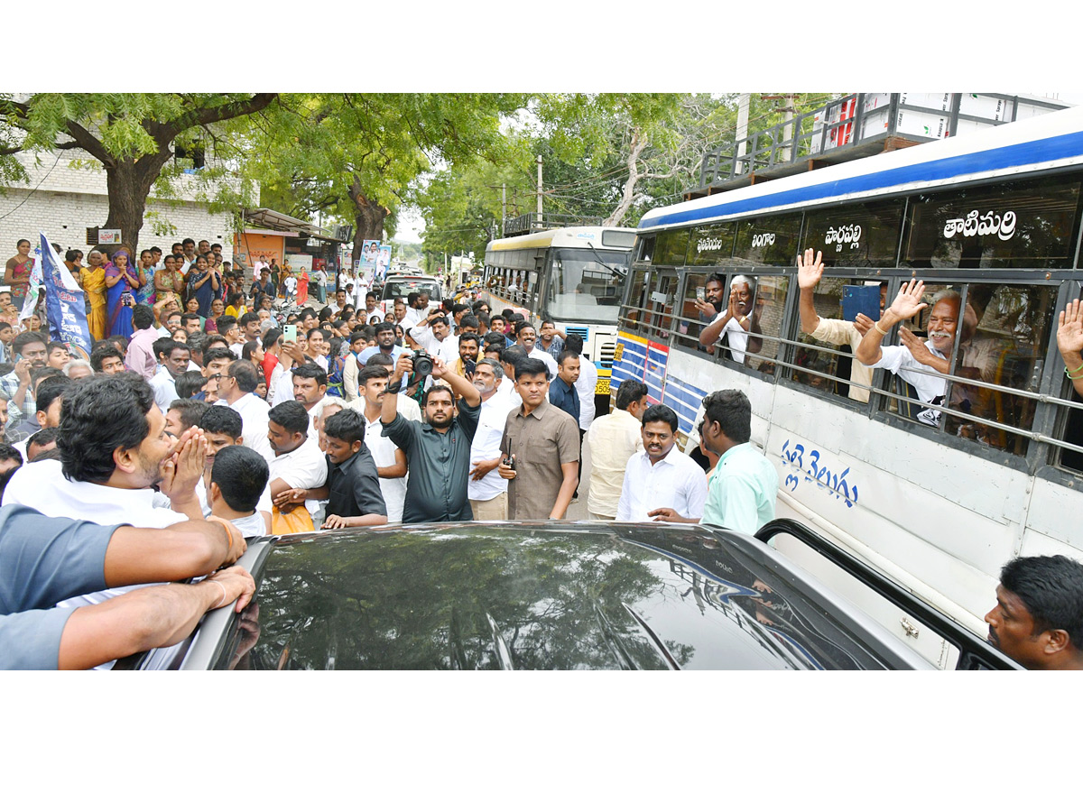 YS jagan mohan reddy Kadapa Tour Second Day Highlights Photos 37