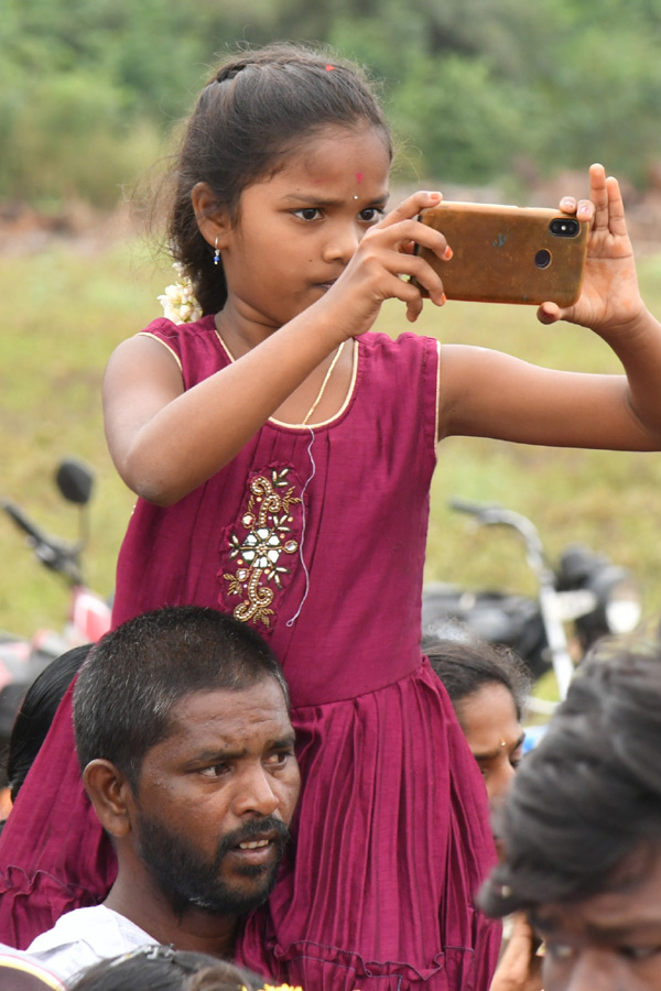 YS jagan mohan reddy Kadapa Tour Second Day Highlights Photos 38