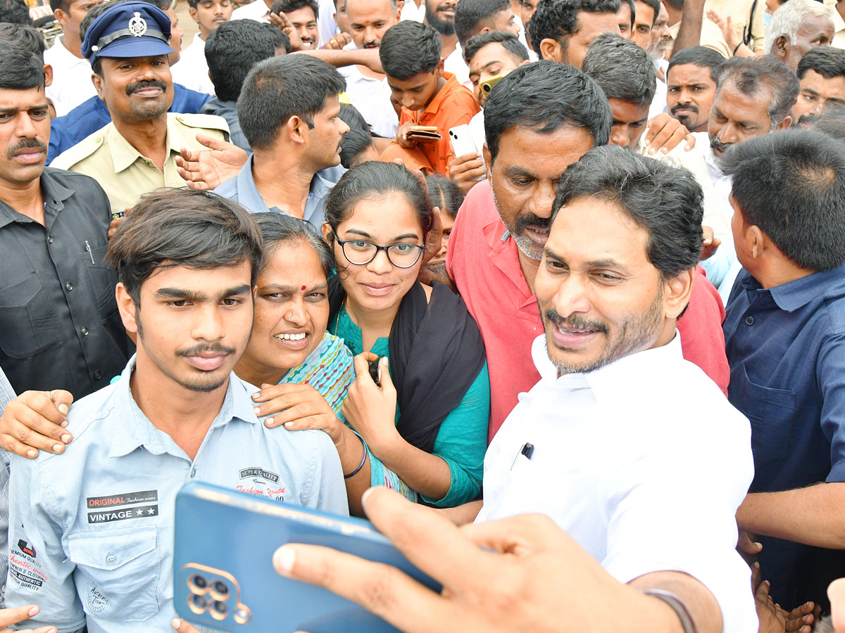 YS jagan mohan reddy Kadapa Tour Second Day Highlights Photos 14