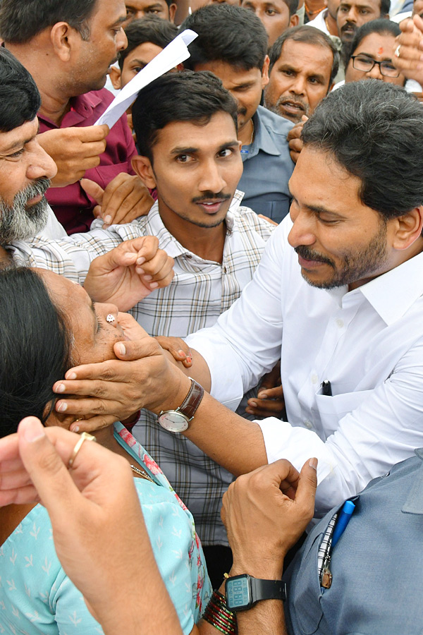 YS jagan mohan reddy Kadapa Tour Second Day Highlights Photos 41