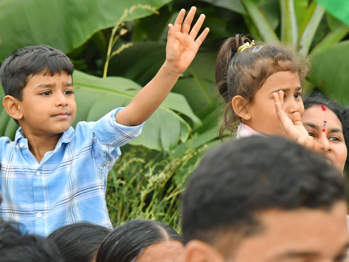 YS jagan mohan reddy Kadapa Tour Second Day Highlights Photos 42