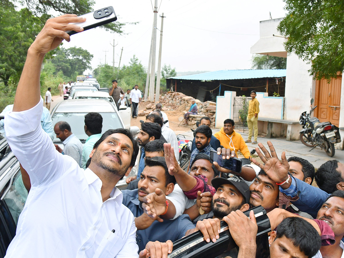 YS jagan mohan reddy Kadapa Tour Second Day Highlights Photos 44