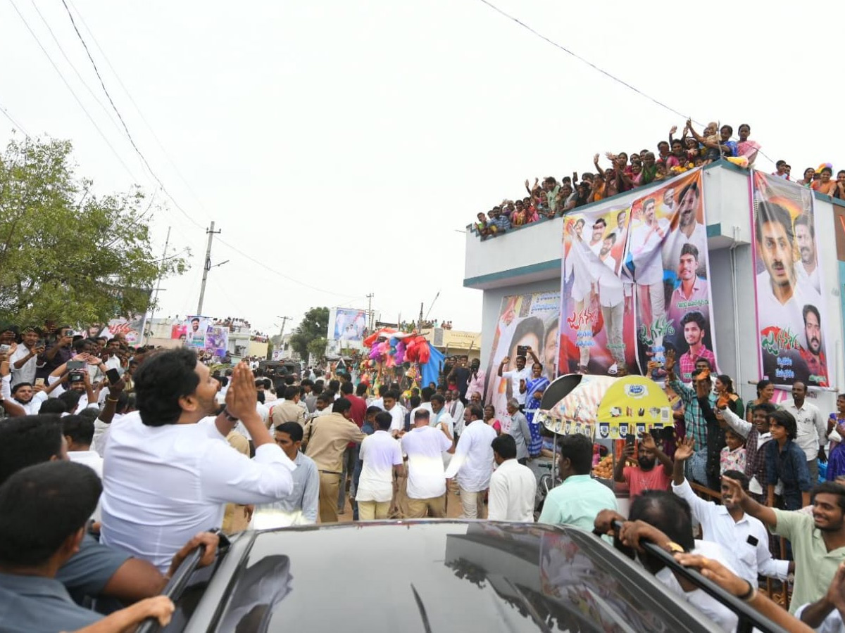 YS jagan mohan reddy Kadapa Tour Second Day Highlights Photos 46