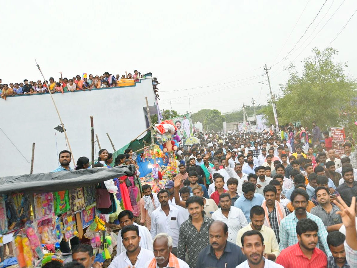 YS jagan mohan reddy Kadapa Tour Second Day Highlights Photos 47