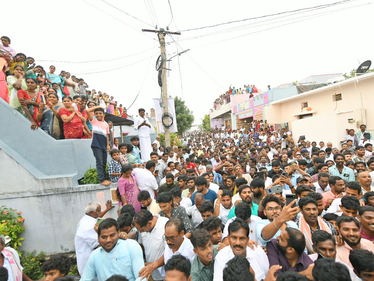 YS jagan mohan reddy Kadapa Tour Second Day Highlights Photos 50