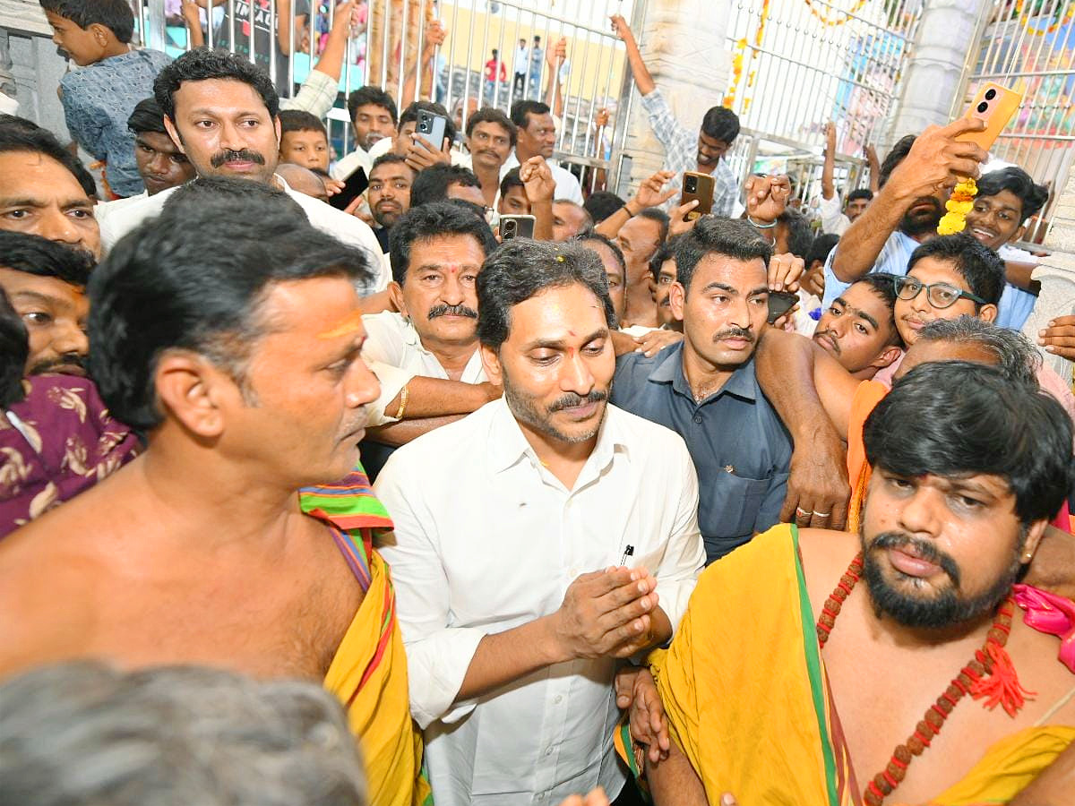 YS jagan mohan reddy Kadapa Tour Second Day Highlights Photos 4