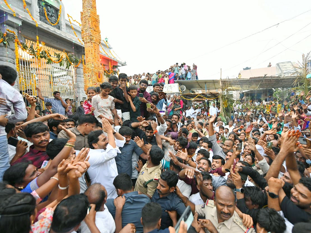 YS jagan mohan reddy Kadapa Tour Second Day Highlights Photos 7