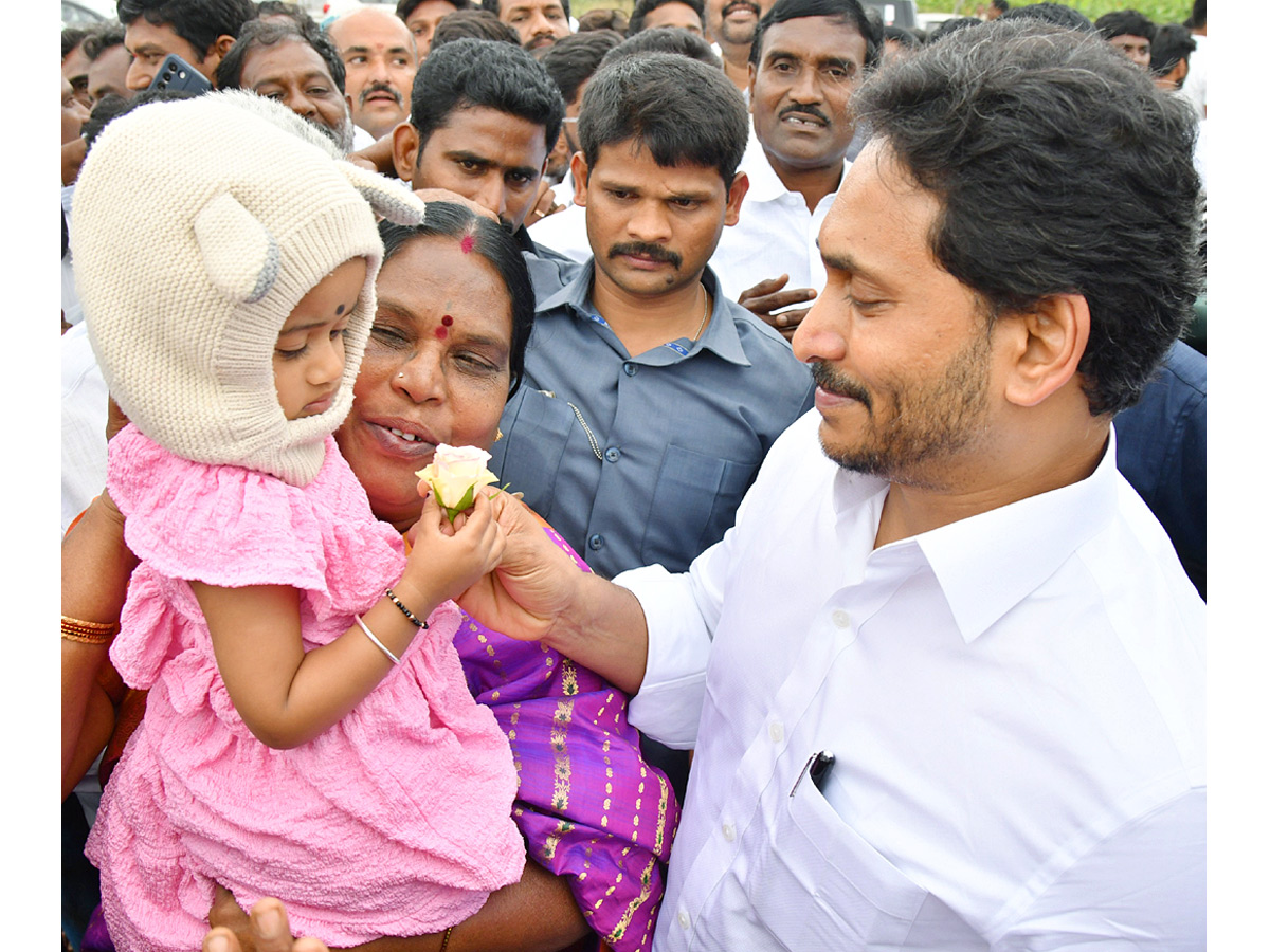 YS jagan mohan reddy Kadapa Tour Second Day Highlights Photos 16