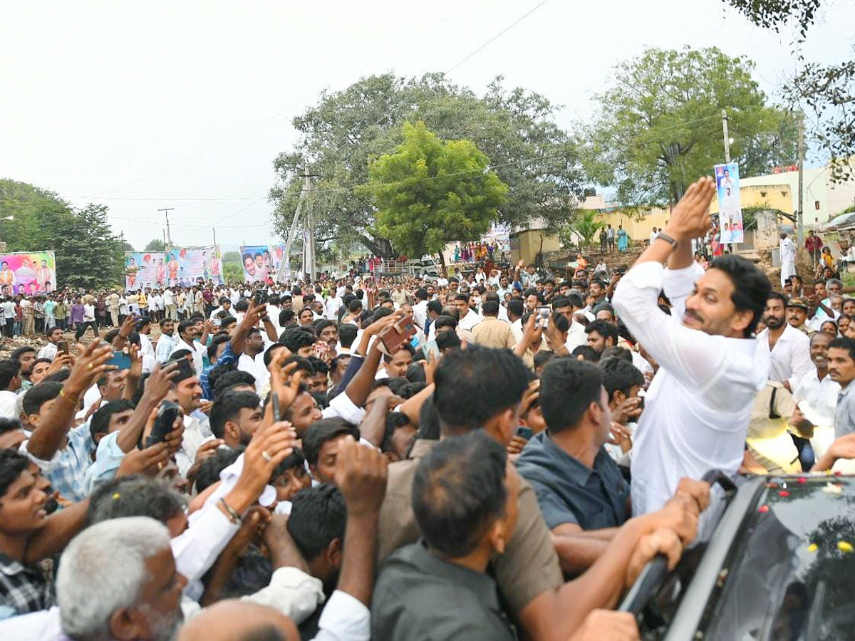 YS jagan mohan reddy Kadapa Tour Second Day Highlights Photos 10