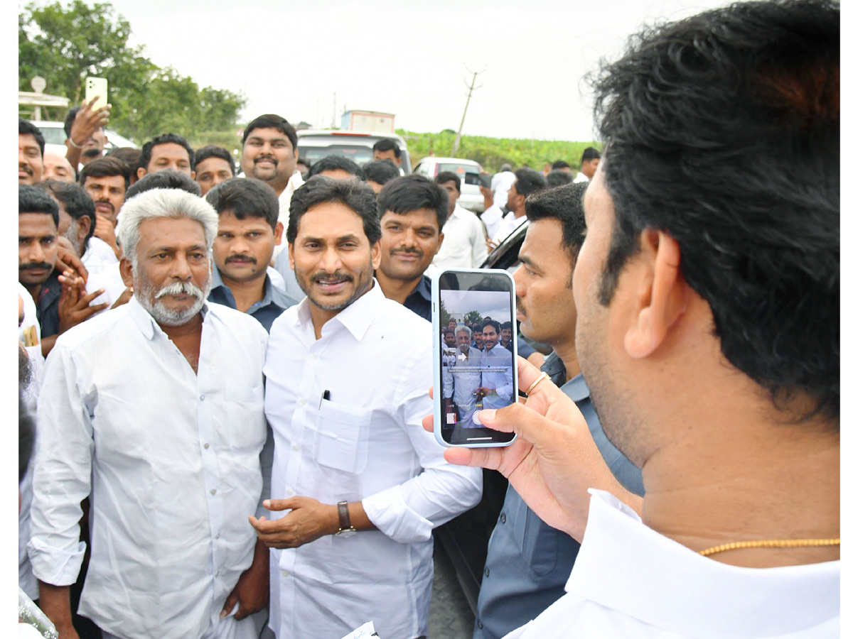 YS jagan mohan reddy Kadapa Tour Second Day Highlights Photos 17