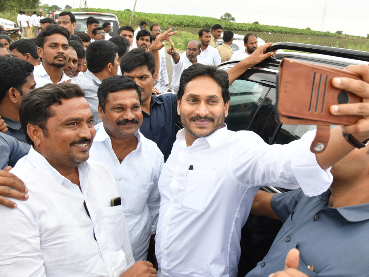 YS jagan mohan reddy Kadapa Tour Second Day Highlights Photos 18