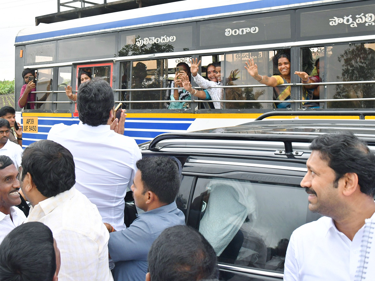 YS jagan mohan reddy Kadapa Tour Second Day Highlights Photos 19