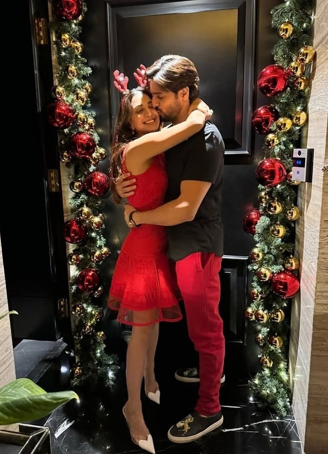 Hero and heroines at Christmas celebration 2024: Viral Pics13