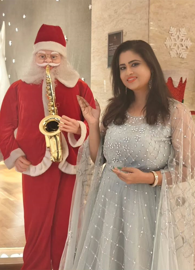 Hero and heroines at Christmas celebration 2024: Viral Pics8