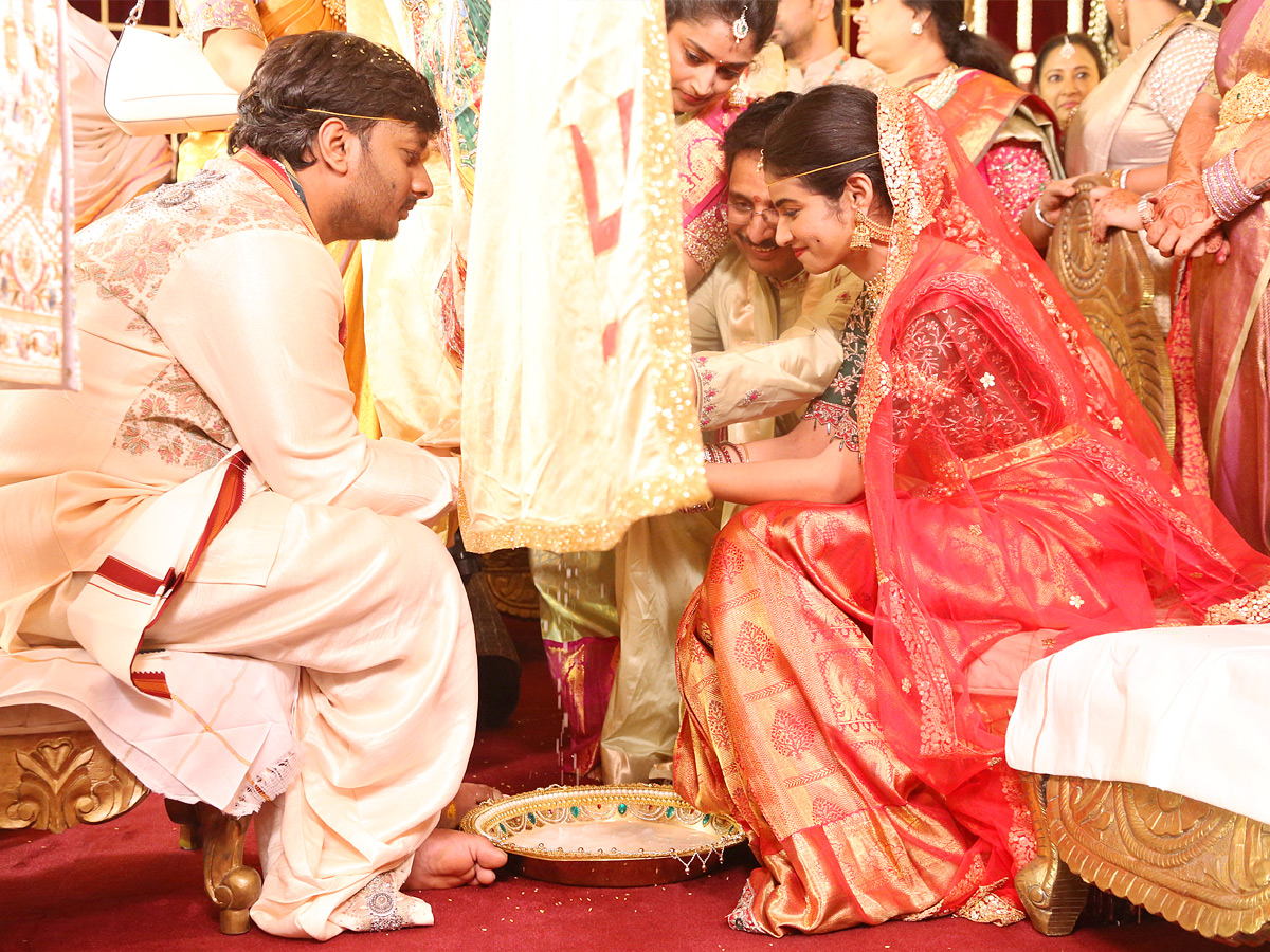 Celebs and Political Leaders at Kothapalli Geetha Son Abhinay Tej Wedding Reception Photos 17