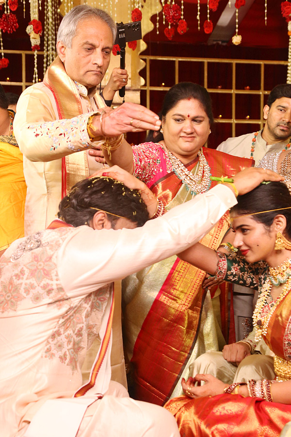 Celebs and Political Leaders at Kothapalli Geetha Son Abhinay Tej Wedding Reception Photos 18