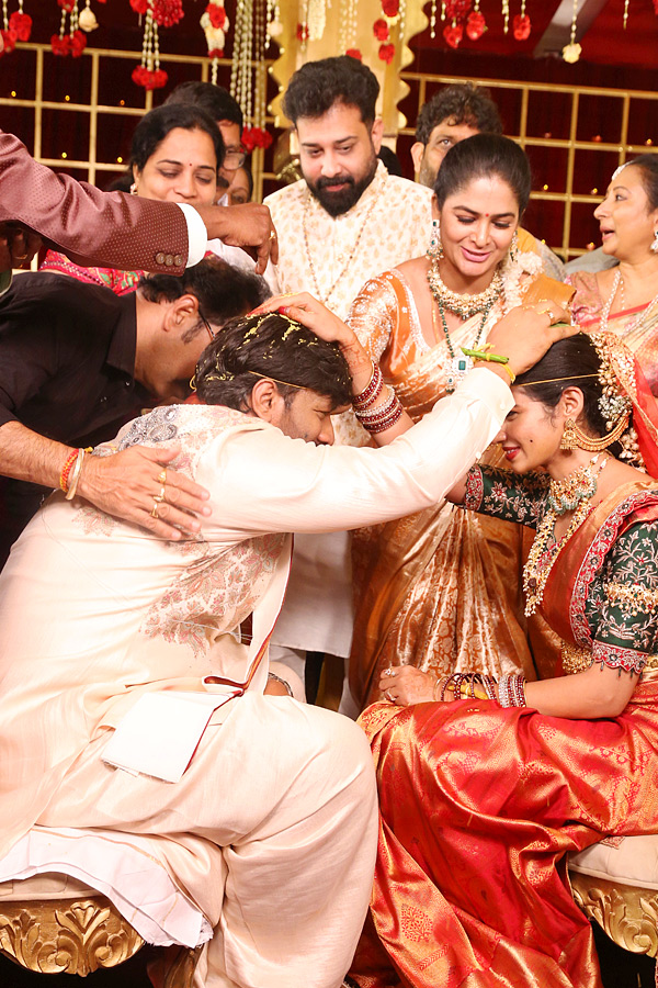 Celebs and Political Leaders at Kothapalli Geetha Son Abhinay Tej Wedding Reception Photos 21