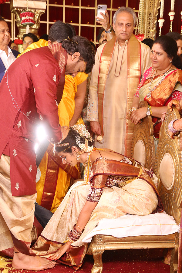 Celebs and Political Leaders at Kothapalli Geetha Son Abhinay Tej Wedding Reception Photos 29