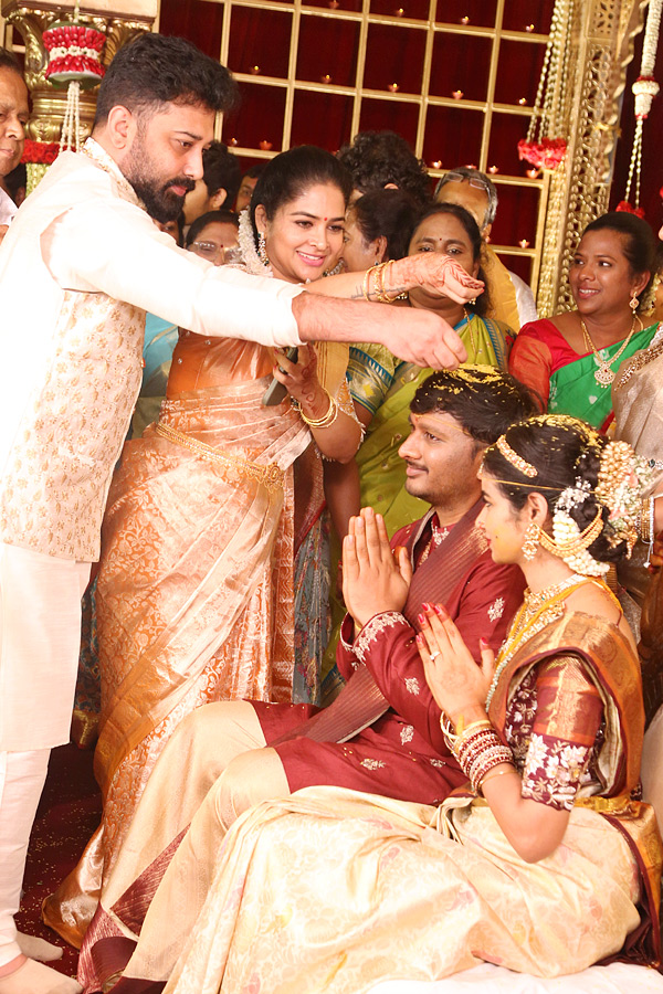 Celebs and Political Leaders at Kothapalli Geetha Son Abhinay Tej Wedding Reception Photos 32