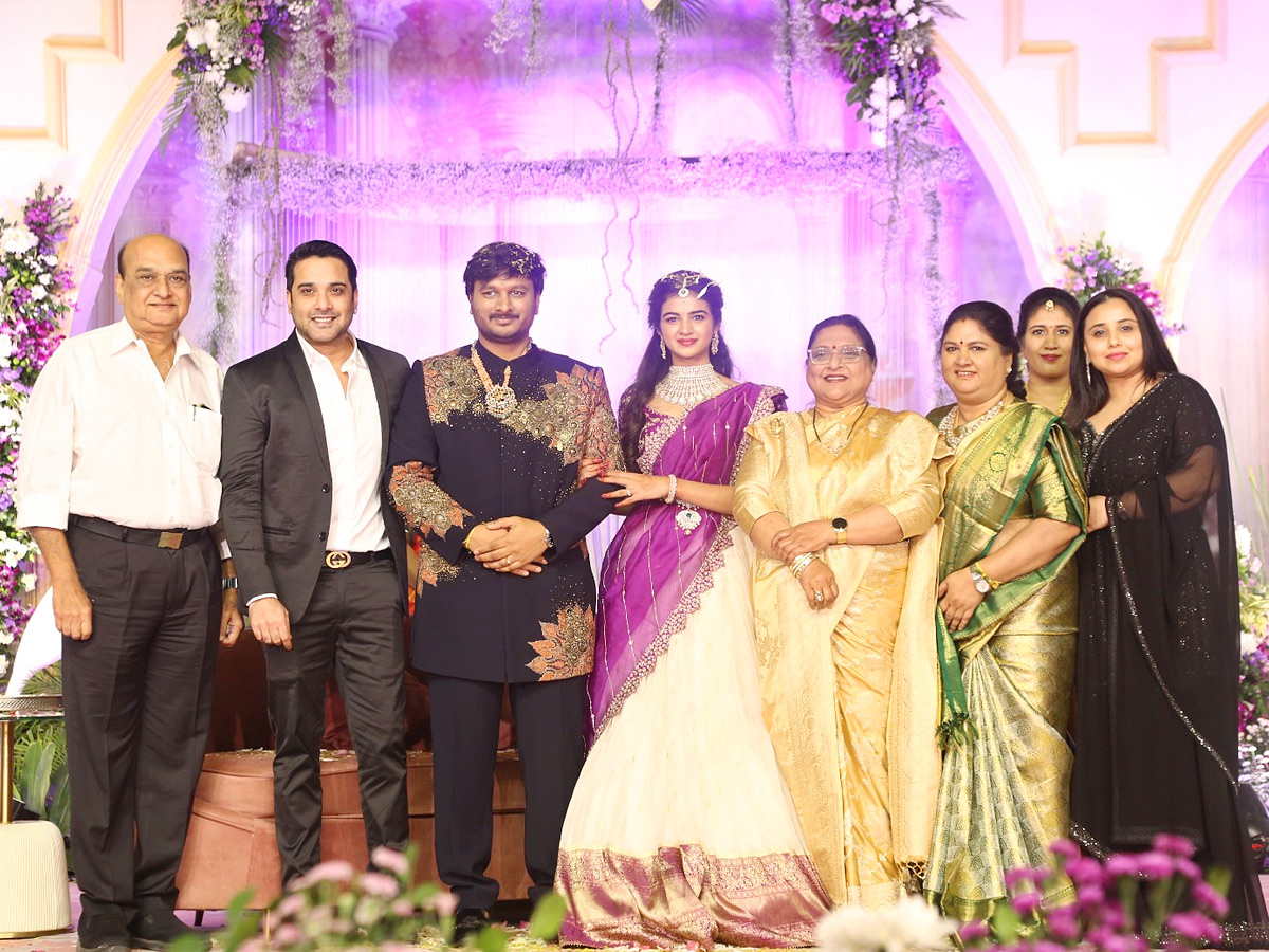 Celebs and Political Leaders at Kothapalli Geetha Son Abhinay Tej Wedding Reception Photos 8