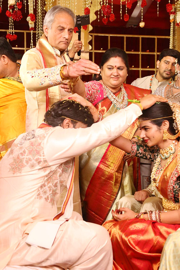 Celebs and Political Leaders at Kothapalli Geetha Son Abhinay Tej Wedding Reception Photos 10