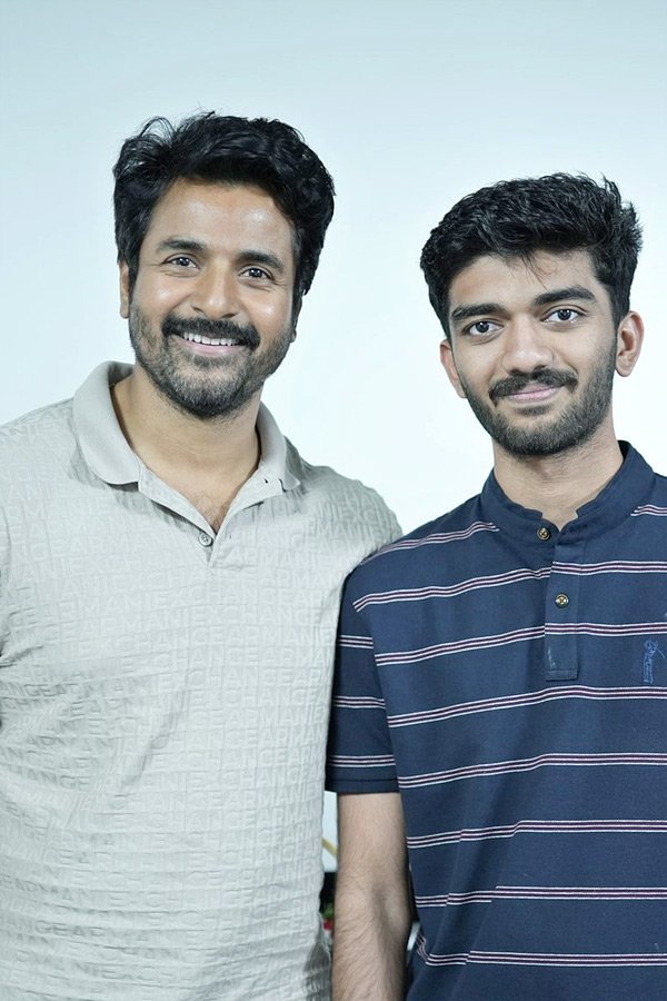 Chess prodigy Gukesh Dommaraju meets Rajinikanth and Sivakarthikeyan Photos2