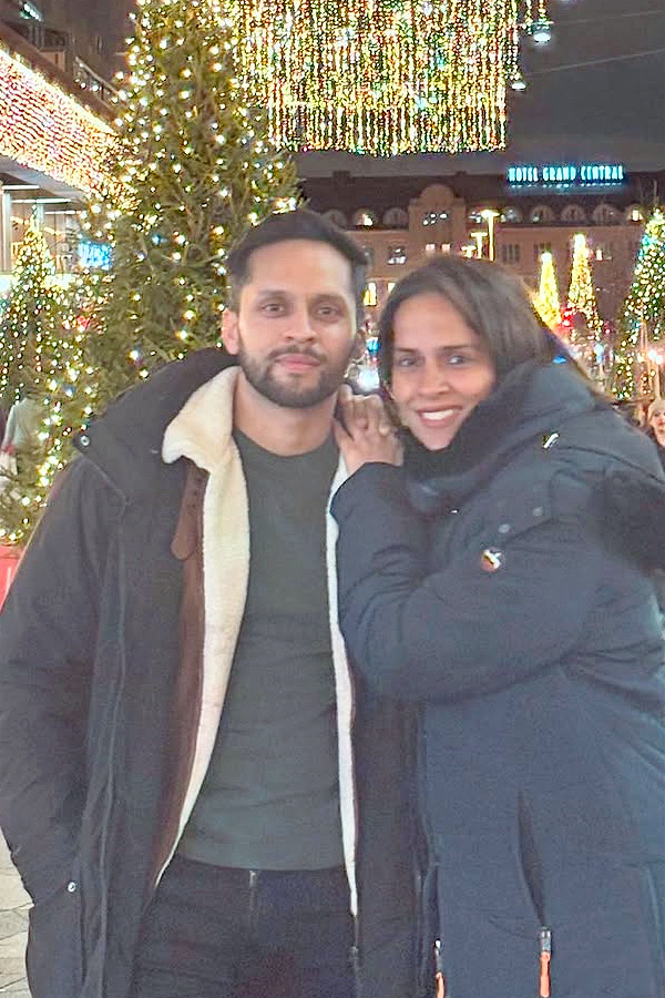 Indian Badminton star Saina Nehwal traveling Abroad with her husband Photos2