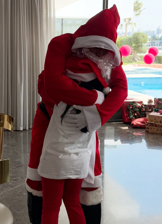 MS Dhoni celebrated Christmas with his family while dressed as Santa Claus6