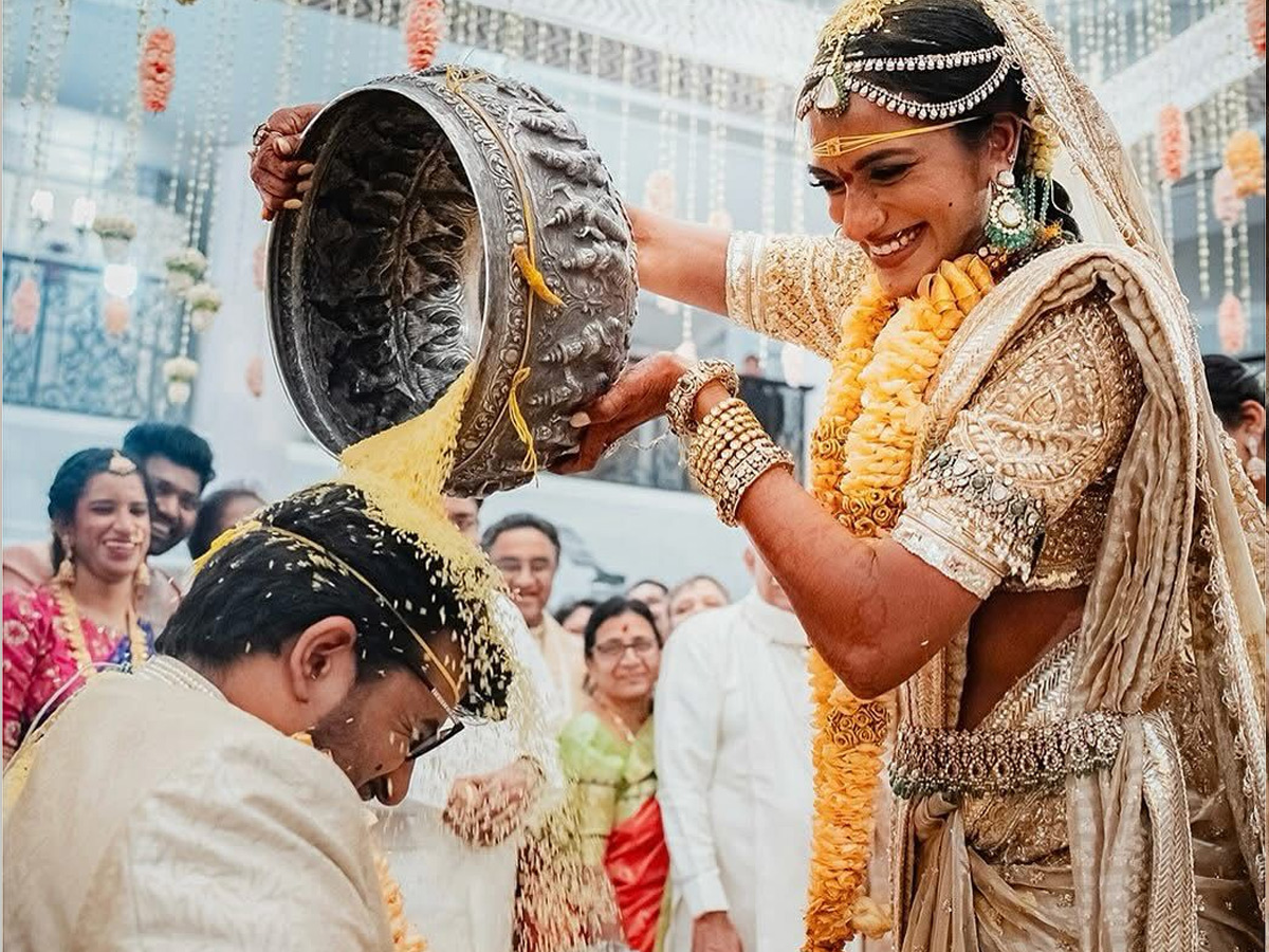 PV Sindhu shares dreamy wedding pics with husband Venkata Datta Sai goes viral2