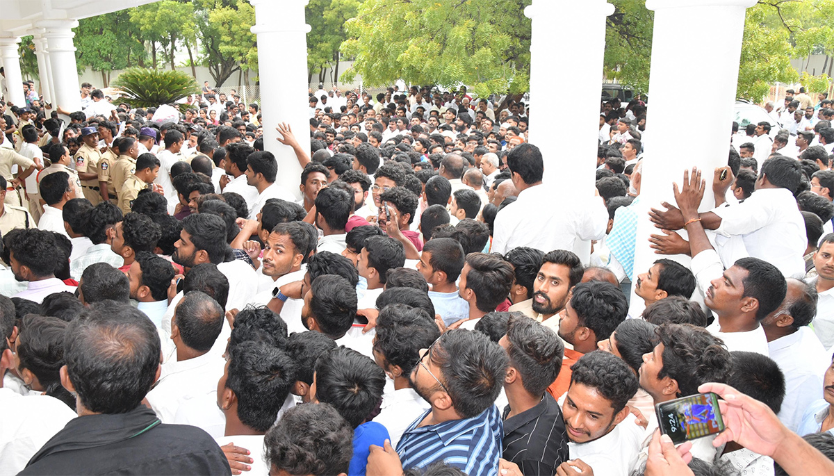 YS Jagan Grand Entry Pulivendula Camp Office Praja Darbar 2